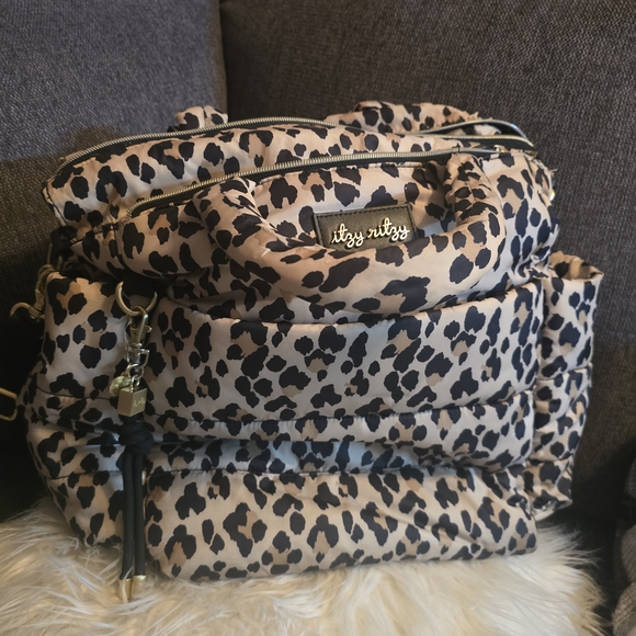 Itzy Ritzy Leopard Print Baby Bag - Picture 2 of 8